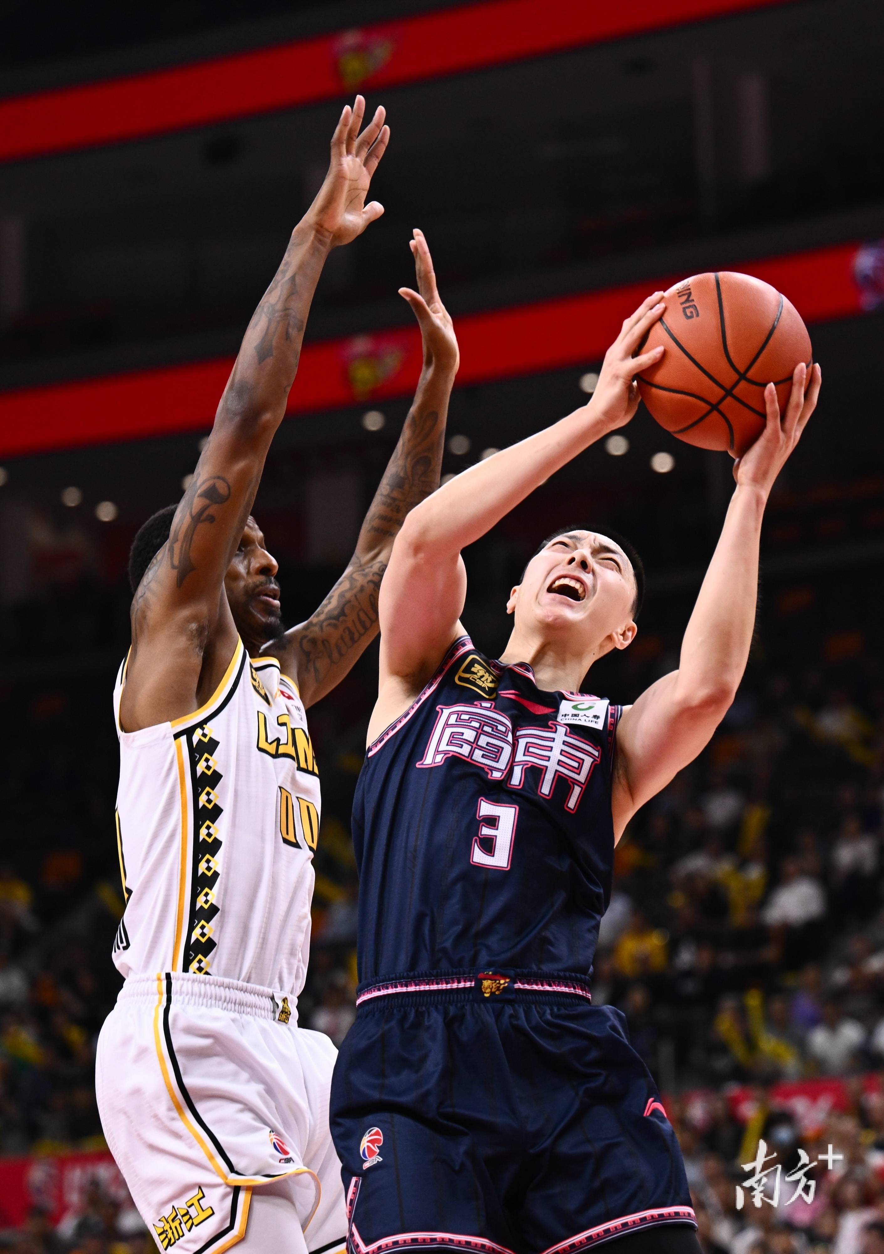 九游网址 -关于赛地聚焦：CBA常规赛国际比赛日热度飙升，广东宏远单刀错失，质疑声仍在，资深球员宣示担当的信息