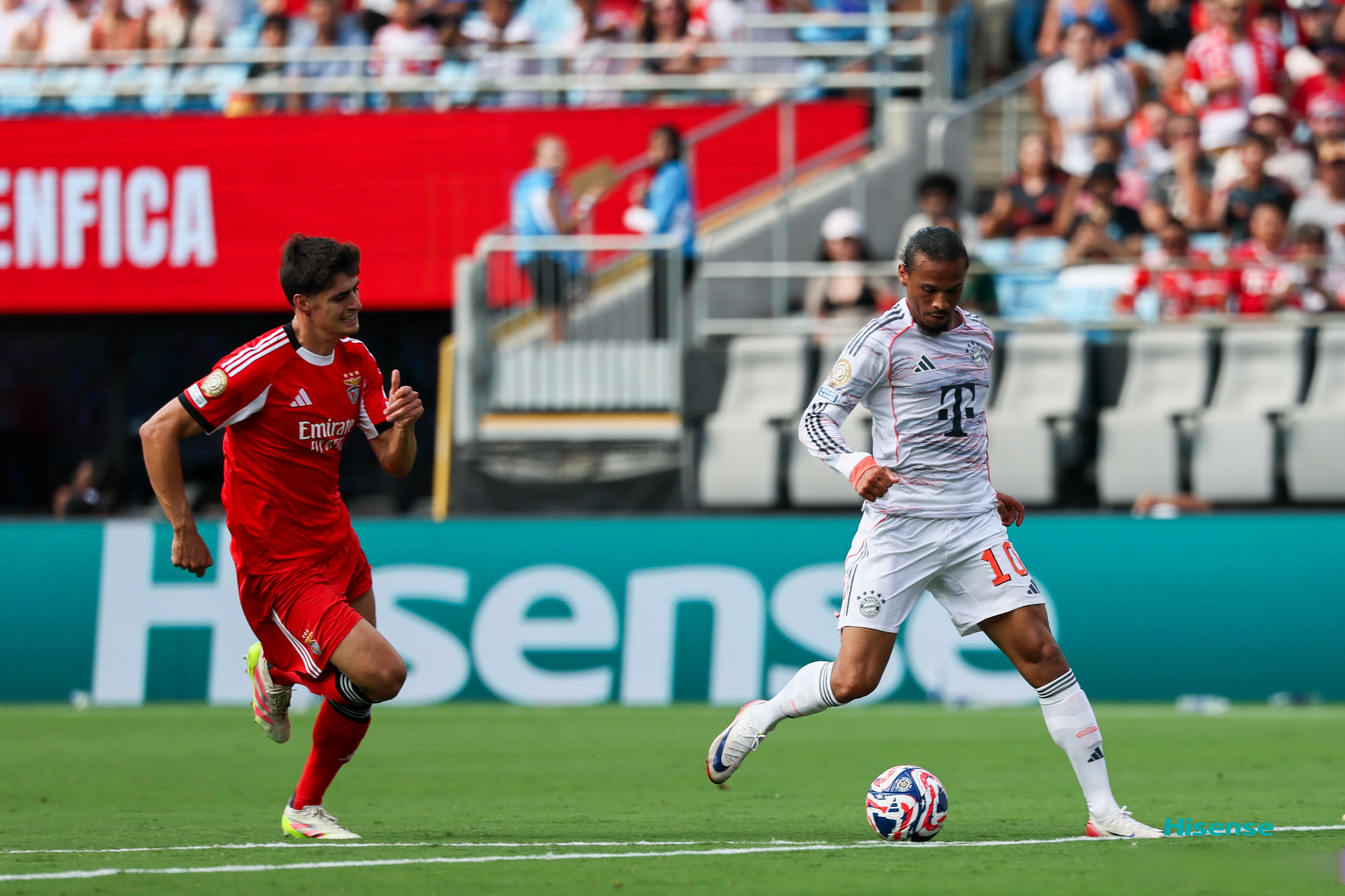 九游电竞 -比利亚雷亚尔训练开放日；加时末段内部沟通引欢呼；英超在即；赛程密集仍需轮换 