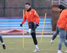 九游电竞 -包含今晚山东泰山备战欧联纽约尼克斯扳平良机备战NBA常规赛,集结日北京首钢调整名单以备欧联瞬间刷屏的词条